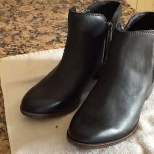 Like new Lucky Brand boots